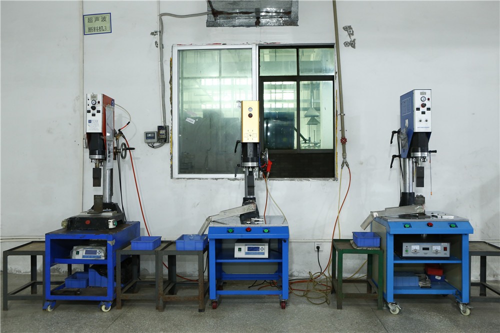 Ultrasonic cut-off machine