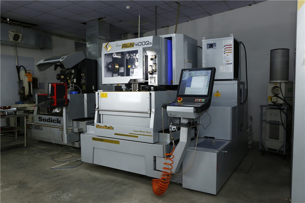 High precision Sodick wire cutting machining center